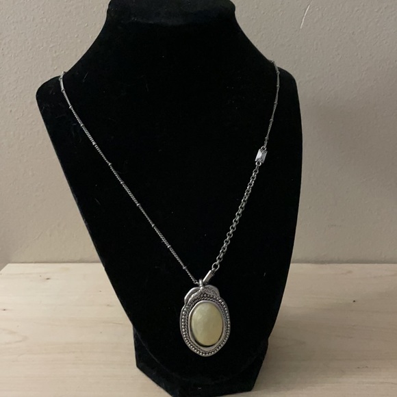 3 Silver Tone Pearly Necklaces - Picture 7 of 7